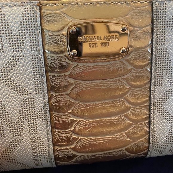 Wristlet - Picture 4 of 4